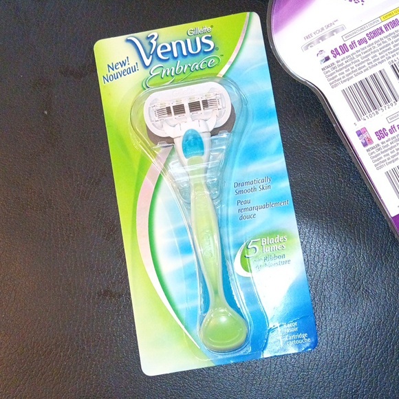 NWT Lot Of 4 Gillette Venus & Schick Hydro Razors for Women - Picture 8 of 10